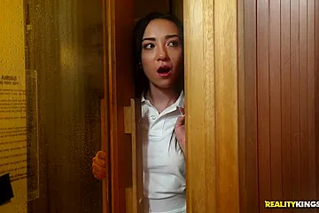Kiley Jay, Phoenix Marie And Reagan Foxx In Towel Girl - porn video