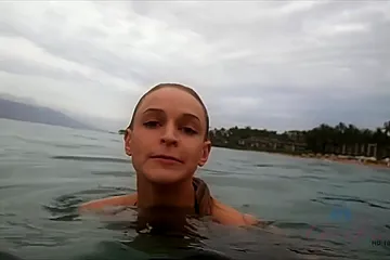 Emma Hix - Emma Looks So Tasty When Look In The Ocean - porn video