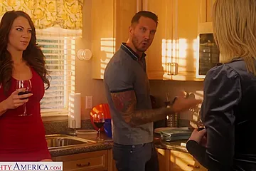 Audrey Miles And Kit Mercer Get Fucked / 28.11.2019 - porn video