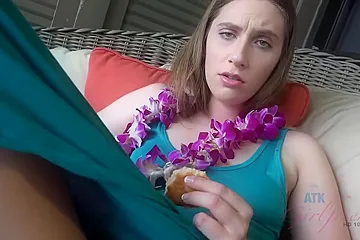 Niki Has The Best First Day In Hawaii! With Niki Snow - porn video