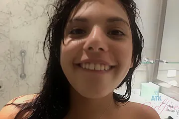 amateur latina gets creampied by her boyfriend - porn video