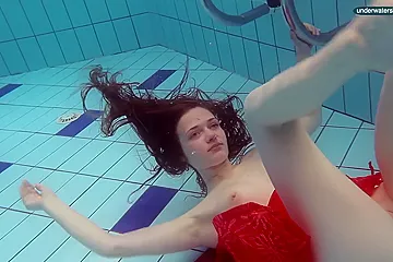 Libuse underwater babe naked body - porn video