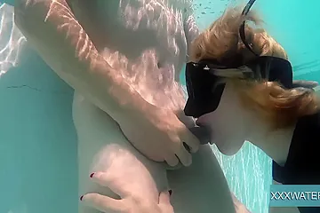 Jason mouth fucks Marcie underwater - porn video