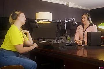 Bomba Deluxe, Katie Gee - On Air - porn video