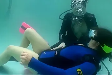 Scuba Lesbian Peril - porn video