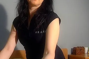 Late Night Handjob With Mature Wife Maya - porn video