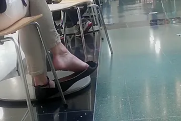 Filming Gorgeous Babe Dangling Her Candid Feet In Public - porn video