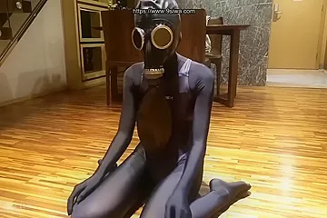 Zentai 004 Zentai+bondage+multilayer Hood+gasmask - porn video