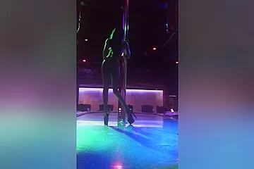 Smoking Hot Stripper Wearing Super Sexy Platform Heel Shoes And Dances In The Night Club In Dallas - porn video