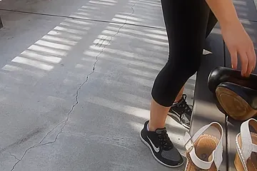 No Se - Sweet Girl With A Ring Looks Sexy Playing With Her Teenage Feet Outdoors (18+) - porn video