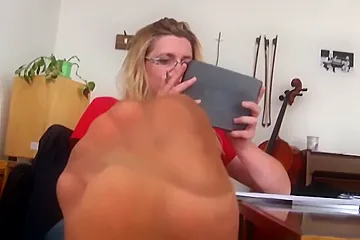 Blonde Mature Lady Doing Some Work While Sitting In Her Jeans And Nylon Stockings - porn video