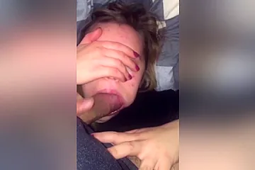 Girl In Sexy Tight Jeans Giving A Great Shoejob To A White Long Penis - porn video