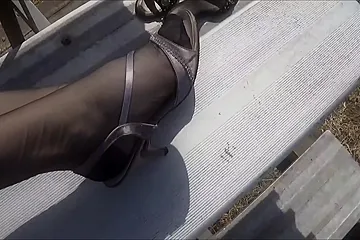 Suzanne - Beautiful Toes In Rht Nylons And Strappy Sandals - porn video