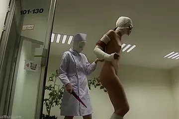 Zapped Pony Girl Crying In Mental Institution - 色情視頻