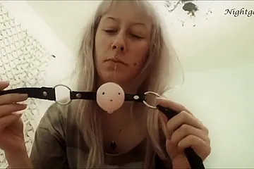 Gagged Girl Humping Her Hands - porn video