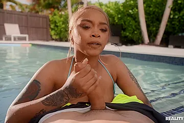 Advoree Gets Juicy With - J Mac - porn video