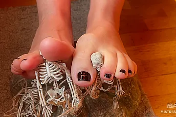 Toes And Skeletons - porn video