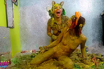 Cake Sploshing Real Lesbians P6 - porn video
