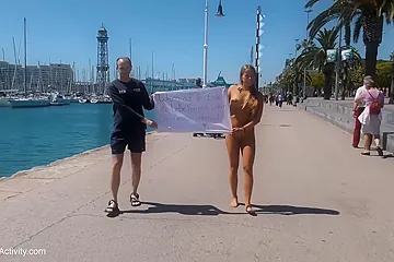 Friederike Presenting Tits Und Trimmed Pussy In Public - porn video