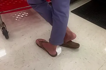 Candid Feet And Face Shot Of Hot Blonde Milfs Tan Feet And Perfect Pur - porn video