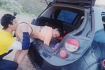 Atorada En El Baul Del Auto Le Pido Ayuda A Un Desconocido Y Me Termina Follando - porn video