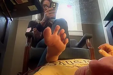 Secretary Gets Her Mature Feet And Toes Worshiped By A Handyman - porn video