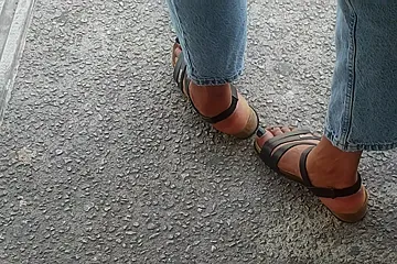 Beautiful Feet With Black Painted Toenails Of A Tall Antillean Girl (f - porn video
