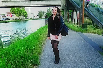 Emmanuelle, 28, croupier in a casino! - porn video