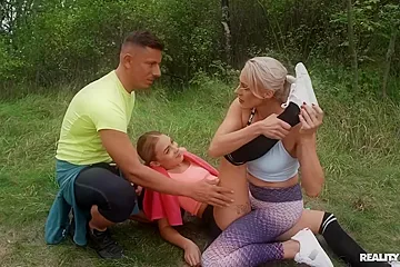 Outdoor 3some Sex Jogging With Milf - porn video
