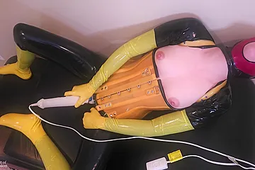 Tiny Slut Masturbating To Multiple Orgasms In Yellow & Black Latex - porn video