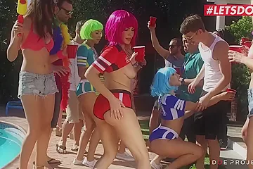 American Teen Crazy College Party With Her Friends - (+18) - porn video