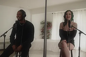 Green Haired Sexy Chick Gia Paige Gets Her Luck With The Stud Isiah Maxwell - porn video