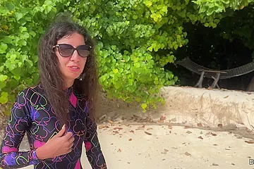 Cheating On My Girlfriend With A Beauty In The Bushes On The Maldives Beach - porn video