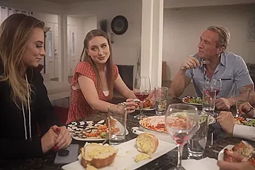 Kyler Quinn, Laney Grey And Syren Demer In Syren And Kylers Female Orgasm Dirt - 色情視頻