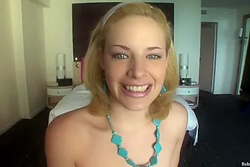 Girl Loves The Beach And Sucking Some Big Dick - 色情視頻