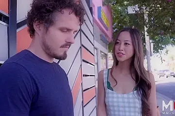 Alexia Anders - Shy Boy With A Hot Asian Girl - 色情視頻