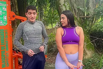 Colombiana Convence A Nerd Boy En Un Parque De Follar En Su Casa, Su Hijastro Los Descubre! - porn video