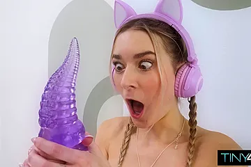 Watch latest Thea Summers videos