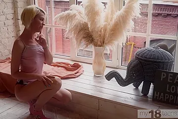 Cute Golden-haired Hotty With A Large Natural Bazookas Bangs Her Cunt - porn video