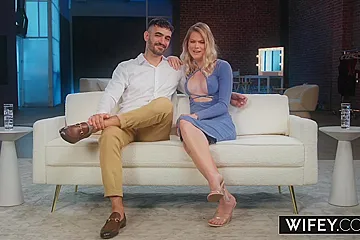 Small Hotwife Sammm Next Door Holds Hubbys Hand During The Time That This Babe Devours Monster Bbc - porn video