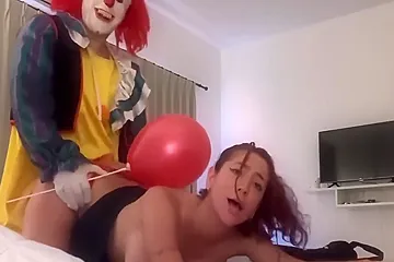 Peniswise The Fucking Clown Terrifies Curvy Latina Babe - porn video